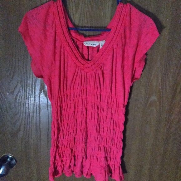 Dkny Tops - DKNY stretchy pink top
